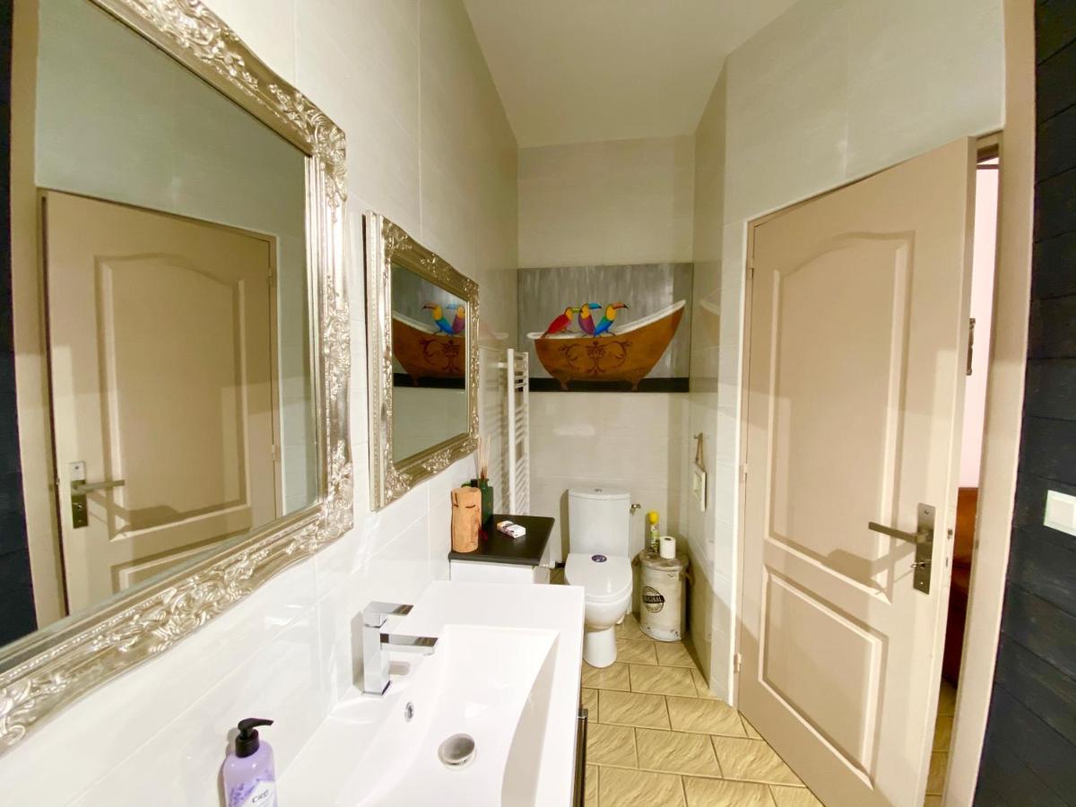 O Clair De Lune Au Coeur De Sarlat - Chambres Climatisees - Parking Prive - Piscine Chauffee - Spa Et Massages Exterior foto