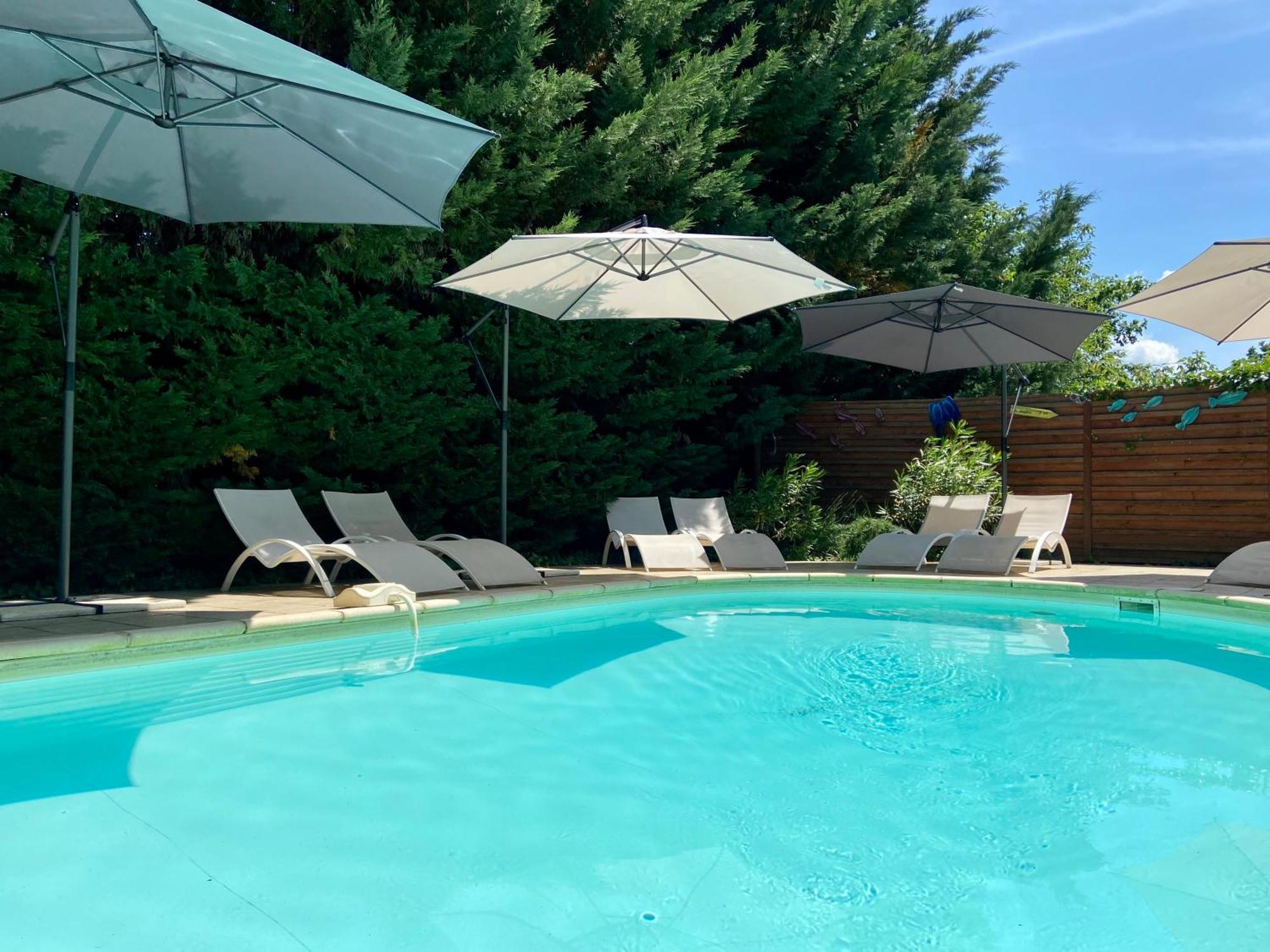O Clair De Lune Au Coeur De Sarlat - Chambres Climatisees - Parking Prive - Piscine Chauffee - Spa Et Massages Exterior foto