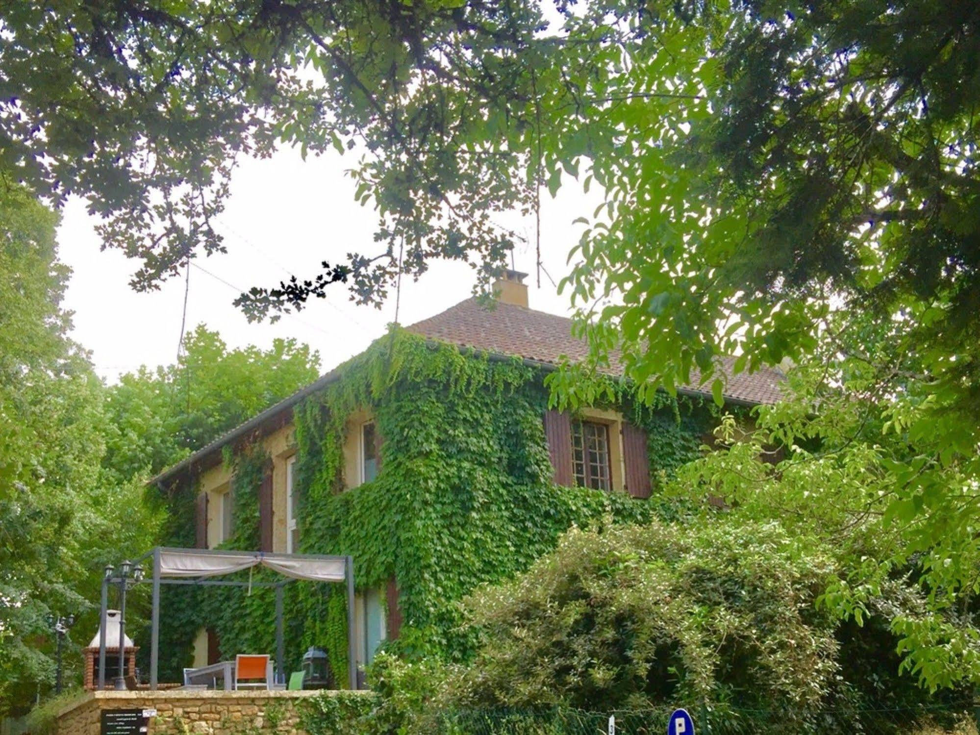O Clair De Lune Au Coeur De Sarlat - Chambres Climatisees - Parking Prive - Piscine Chauffee - Spa Et Massages Exterior foto